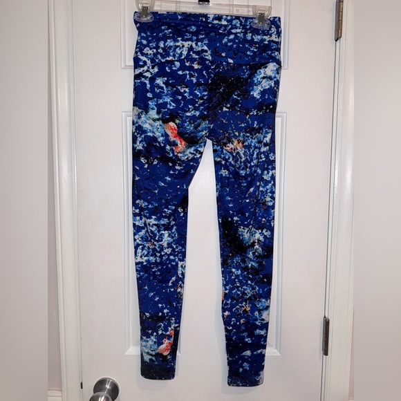 New Agstract Apparel leggings in vibrant colors, blue white red size medium - Picture 5 of 6